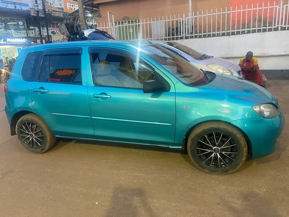 A picture of Mazda demio at 7 6m