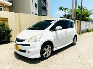 A picture of TOYOTA RACTIS NAUZA