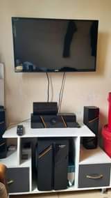 A picture of Tv boss 32 dstv showcase for sell
