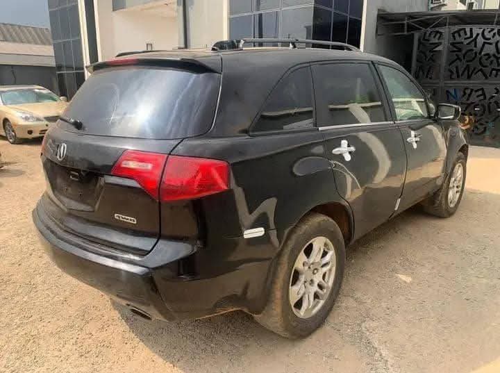 A picture of Acura MDX