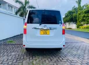 A picture of Toyota Noah