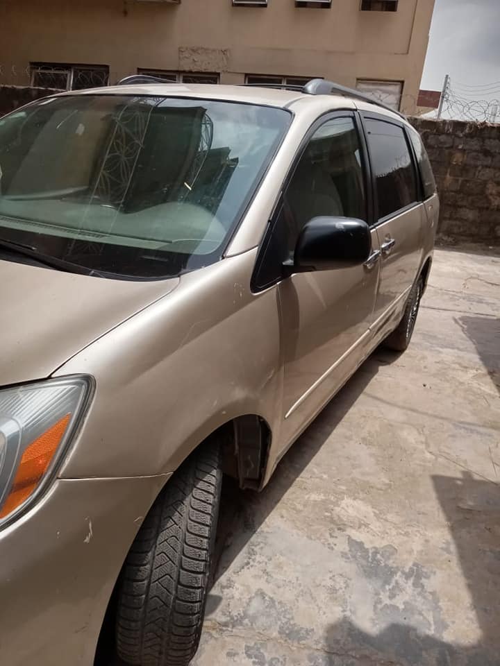A picture of 2005 Toyota Sienna used Dealer Market