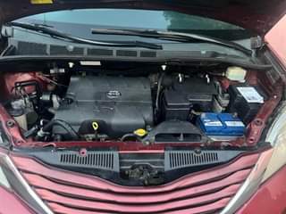 A picture of Toyota Sienna 2015