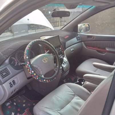 A picture of 2005 Toyota Sienna Long