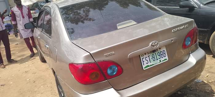 A picture of Toyota Corolla 04