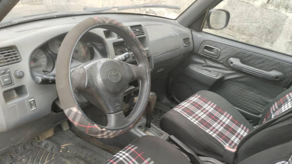 A picture of Toyota RAV4 2002 MODEL