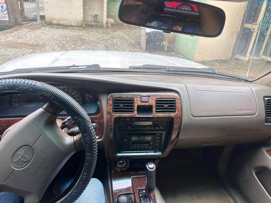 A picture of Sharp 2001 Toyota 4Runner Limited edition full option Direct to
