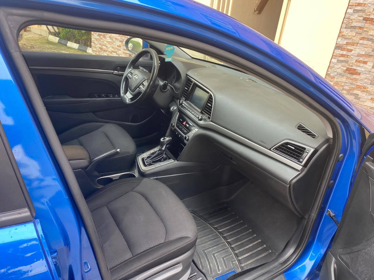 A picture of Ibadsn Tokunbo 2018 Hyundai Elantra limited 16.5m Thumbstart