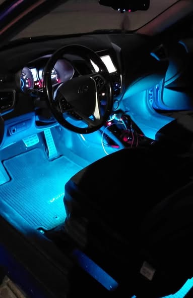 A picture of Hyundai Veloster 2014