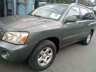 A picture of Toyota Highlander 04