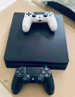 A picture of PS4 Slim
