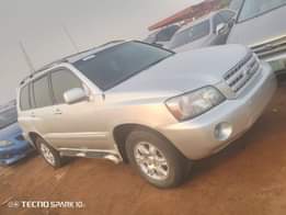A picture of Highest grade 03 04 model Toyota Highlander two rows seaters