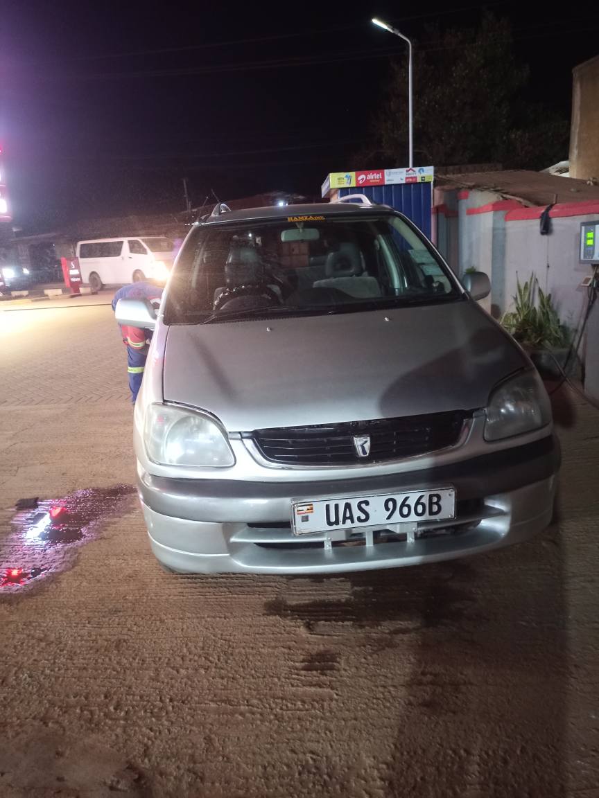 A picture of Toyota Raum model 1999