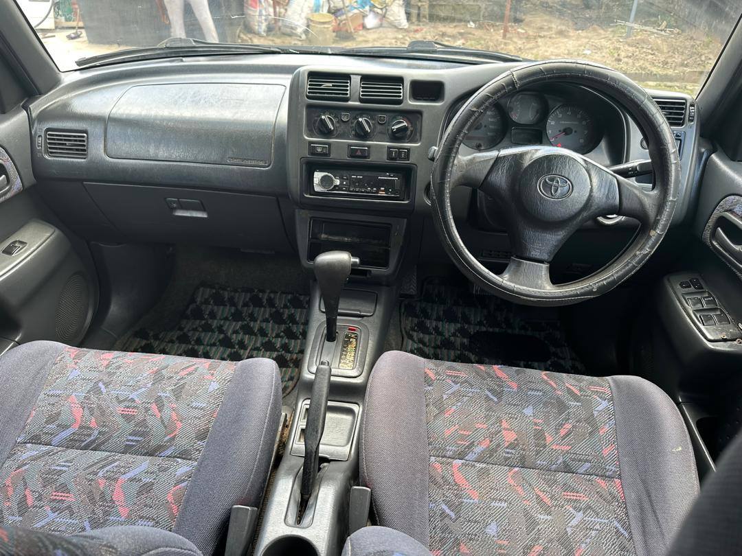 A picture of RAV 4