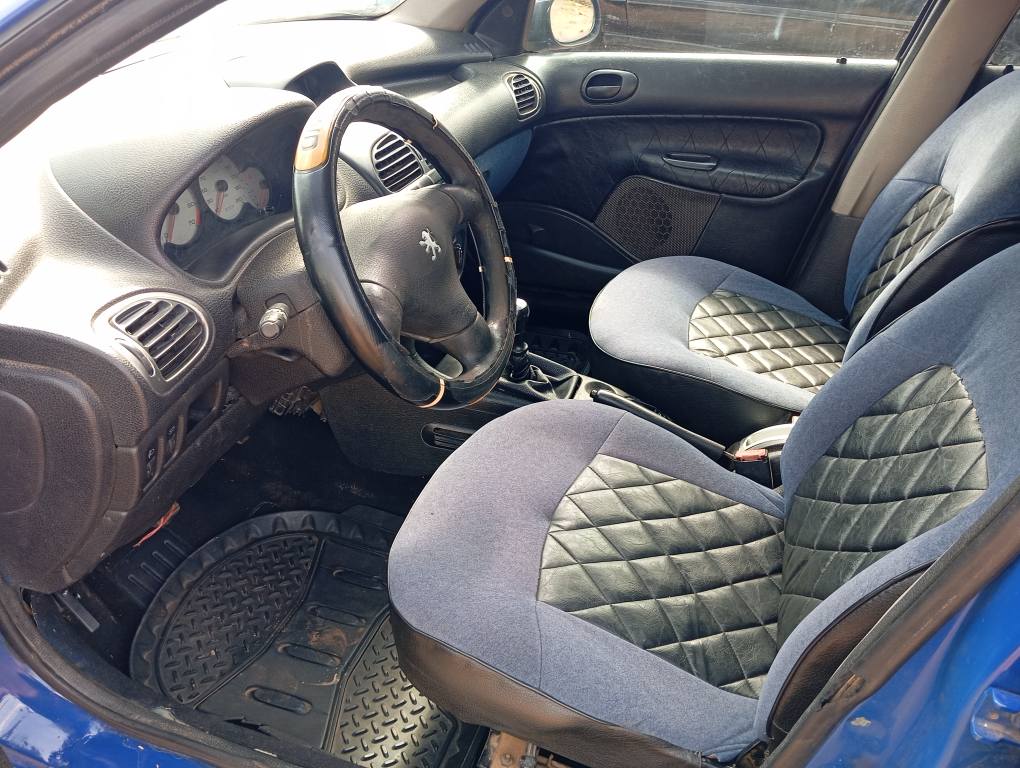 A picture of Peugeot 206 08121000031