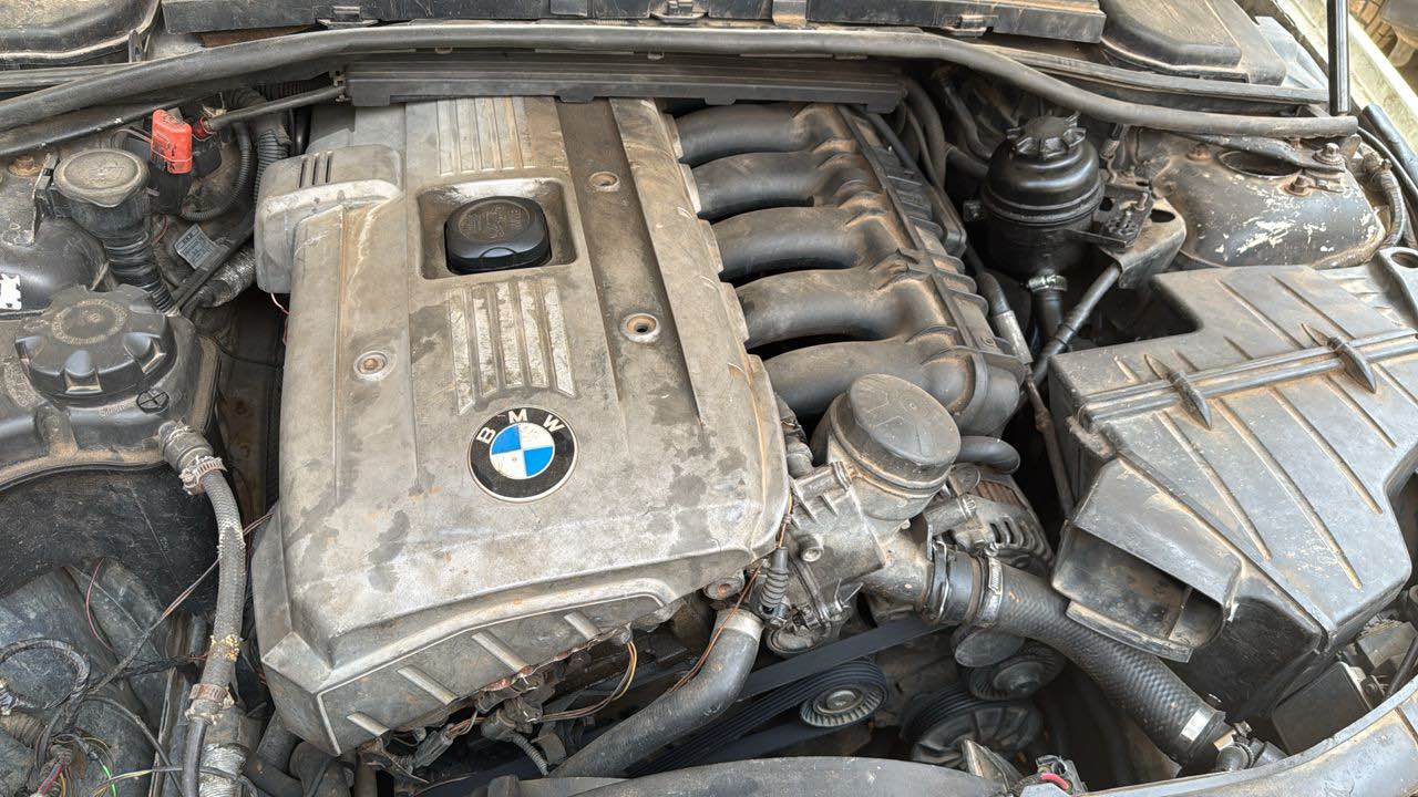 A picture of Reg 2008 bmw 3 series 330i needs baking