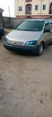 A picture of Toyota sienna 2001