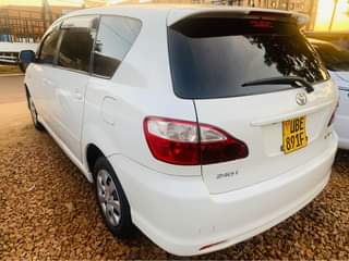 A picture of Toyota Ipsam piknik