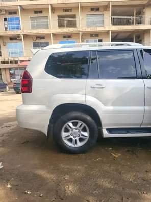 A picture of FOR SALE FEW DAYS NIGERIA USED LEXUS GX470 2008 MODEL