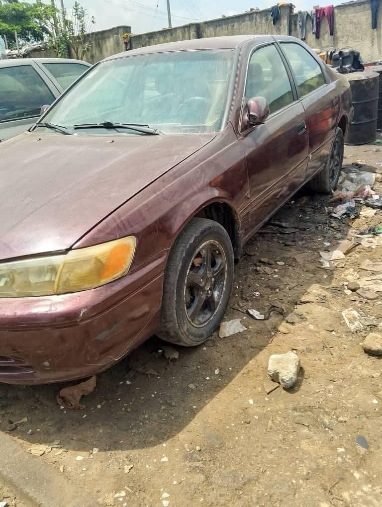 A picture of 2001 Toyota camry envelope 2001