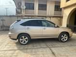 A picture of LEXUS RX 330
