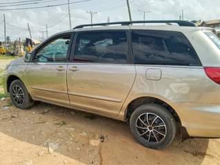 A picture of Awoof 2006 7 Toyota
