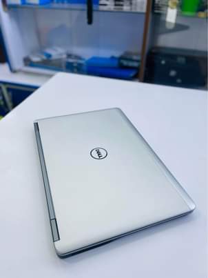 A picture of Dell latitude 7440