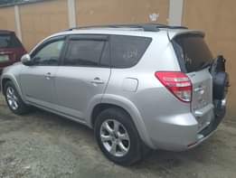 A picture of 2010 RAV4 limited tokumbo thumb start accident free Price 13