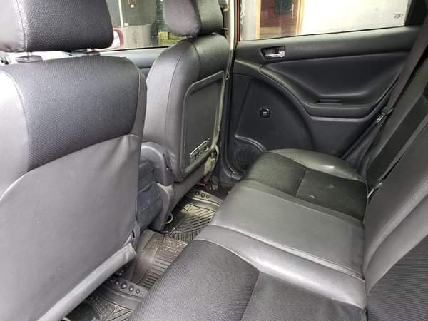 A picture of Pontiac vibe 2006 model Engine and gear sound Body is