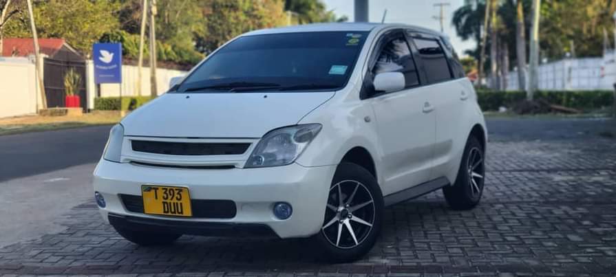 A picture of PRICE MILLION 13 TOYOTA IST Year 2005 Engine 1NZ FE