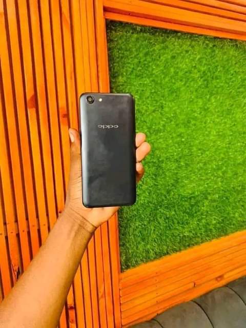A picture of oppo A83 gb 128 ram 6