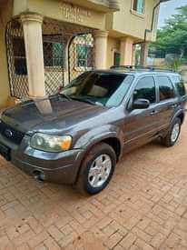 A picture of Ford Escape 06 08020698400