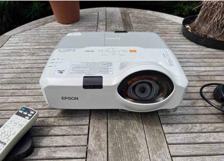 A picture of Uk used projector