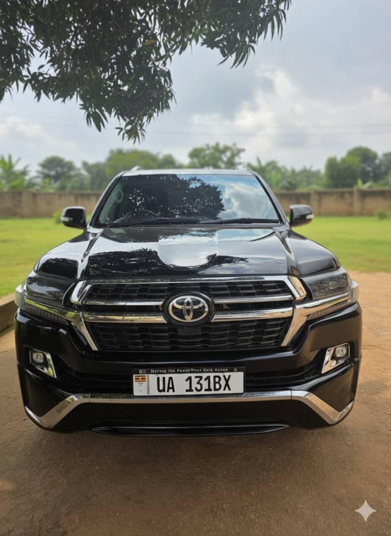 A picture of Landcruiser V8 diesel engine 0700327795
