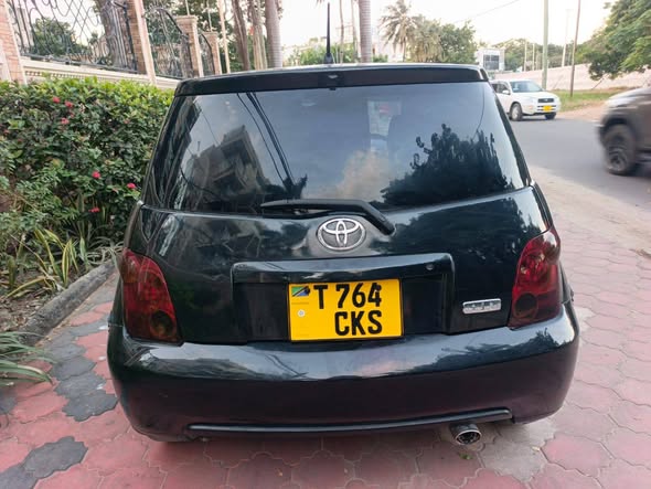 A picture of TOYOTA IST