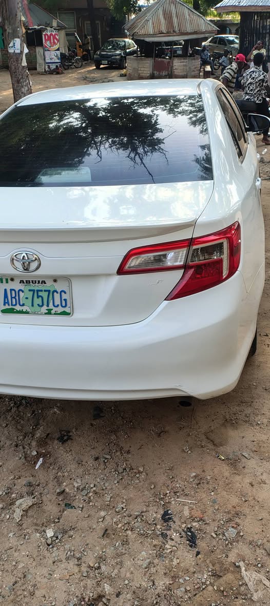 A picture of Distress Distress Distress Toyota camry 2012