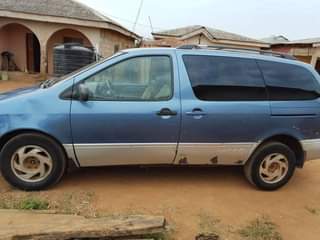 A picture of 1999 Toyota Sienna 1999
