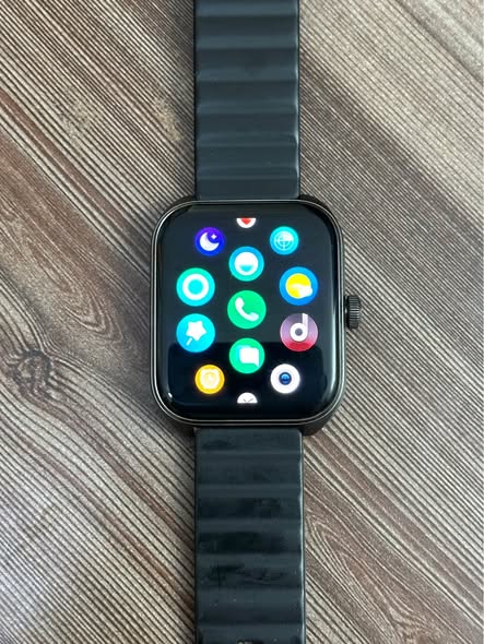 A picture of Oraimo Watch Nova 2 2 01 AMOLED IP68 Curved Touchscreen