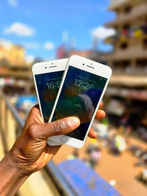 A picture of Iphone 8 64GB