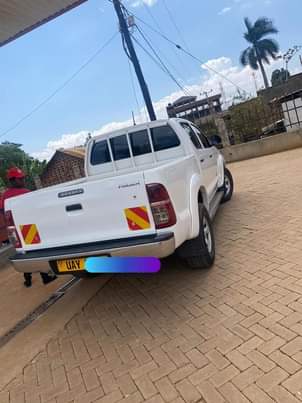 A picture of Toyota Hilux Double cabin