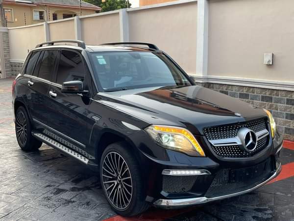A picture of WOW This is fully loaded M Benz 2010 model fully
