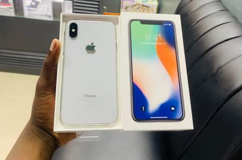 A picture of Iphone x mpya gb64 full box