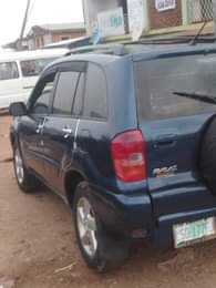 A picture of Toyota RAV4 04 model manual transmission untouched engine and gear