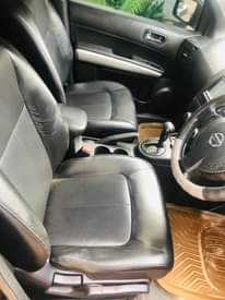 A picture of Nissan extrail 2011