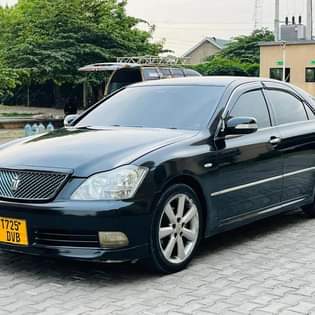 A picture of Toyota crown Athlete