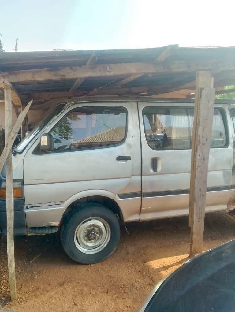 A picture of 2000 Toyota hiace