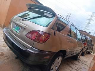 A picture of Sharp registered 2001 model Lexus Rx 300