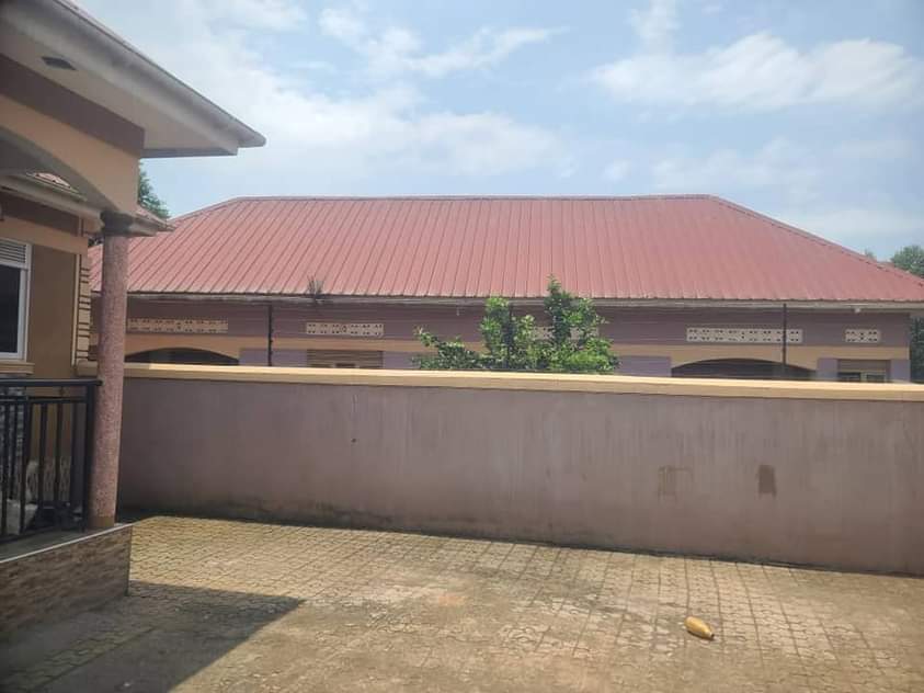 A picture of House for sale in Mukono Namayiba along mukono katosi road