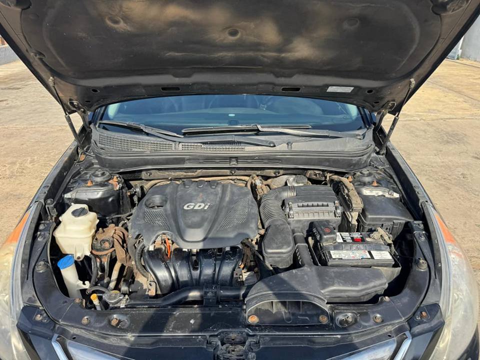 A picture of Hyundai Sonata Limited 2013