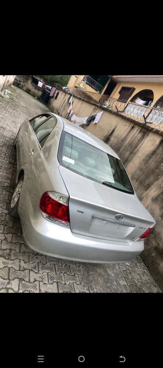 A picture of 2005 Toyota camry